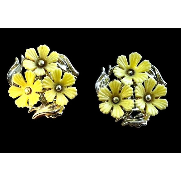 Star Floral Yellow Flowers Clip-On Earrings Vintage Silver Tone Leaves MCM - Picture 1 of 7